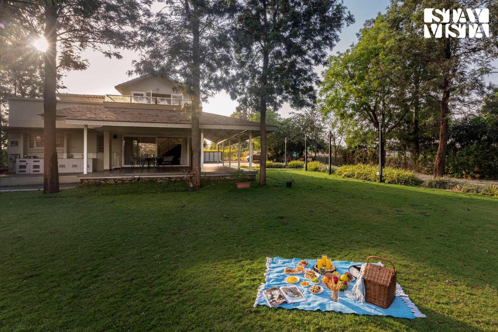 Stayvista'S Silver Grove - Serene Haven With Expansive Lawn & Terrace Насик Экстерьер фото